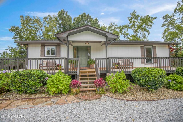 view of front of house with a porch