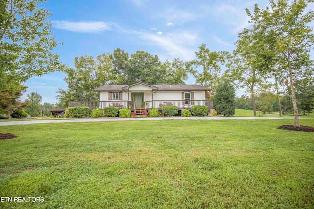 single story home with a front lawn