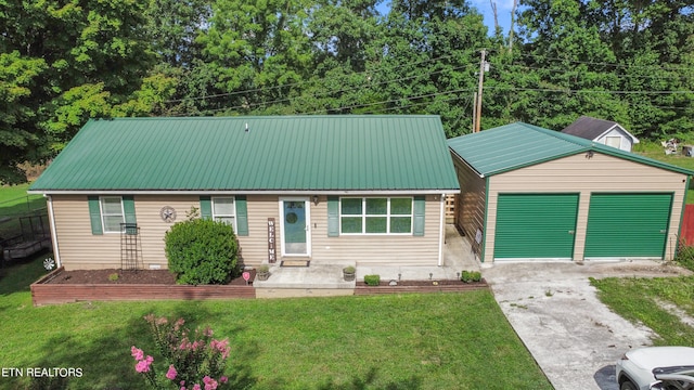 view of front of home featuring a front lawn