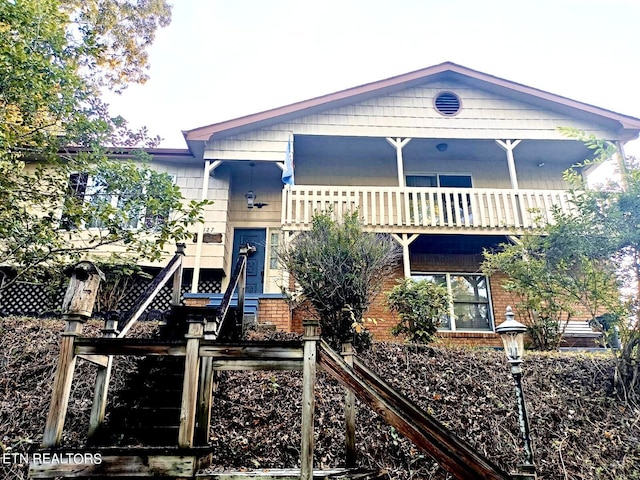 view of front of property featuring a balcony