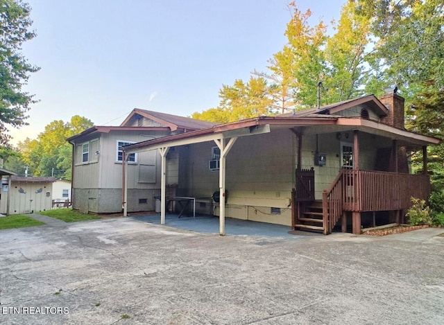 view of front of home featuring a carport