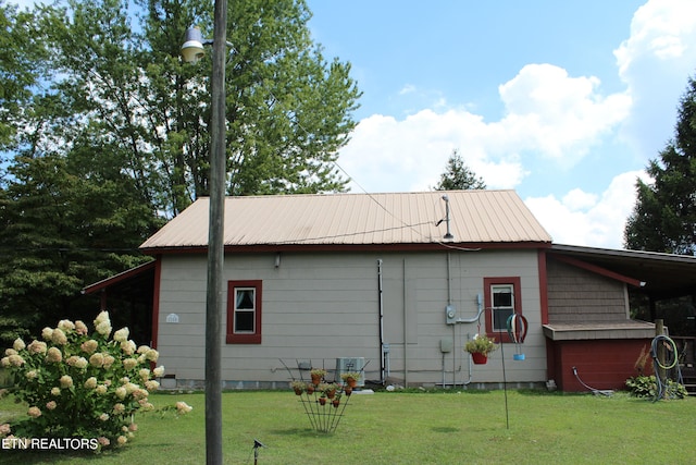 rear view of house featuring a lawn