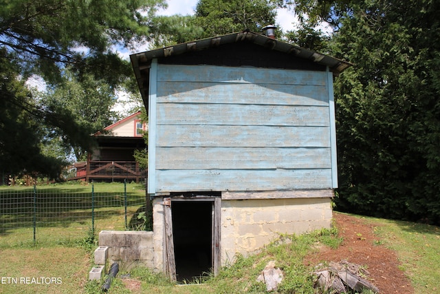 view of outbuilding