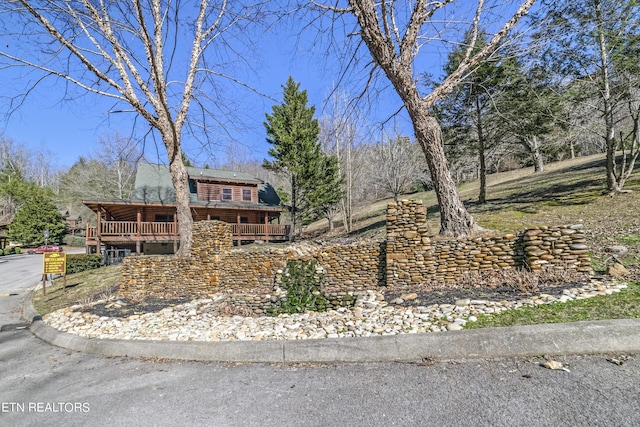 view of front of property featuring a deck