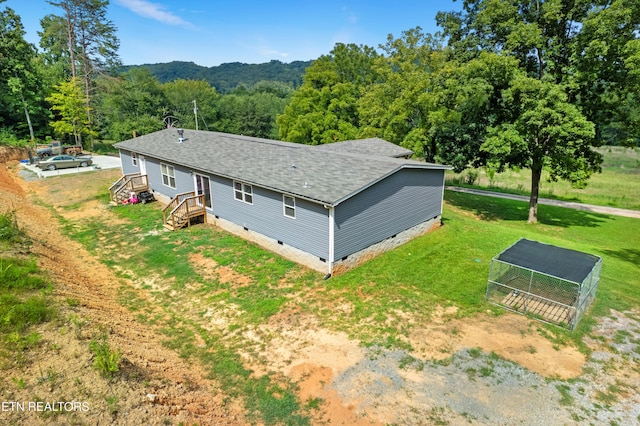 birds eye view of property featuring a wooded view