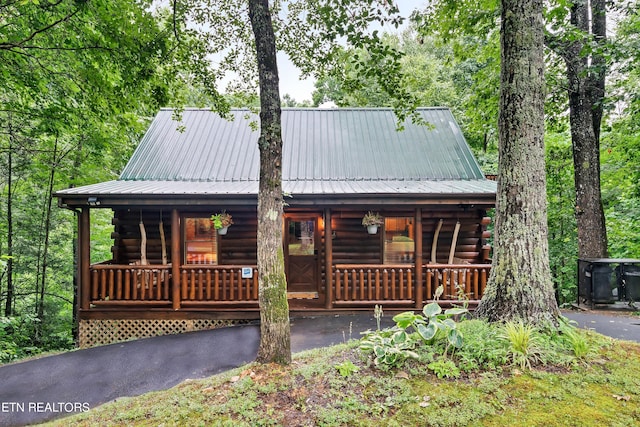 log-style house featuring a porch