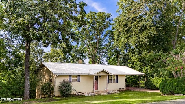 ranch-style house with a front lawn