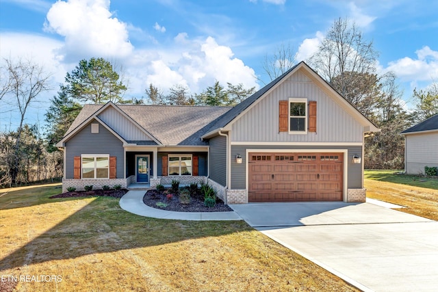 view of front of property featuring a garage and a front lawn