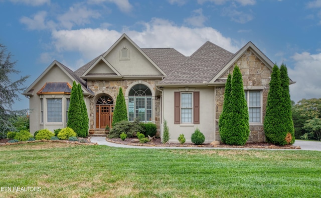 view of front of property with a front yard