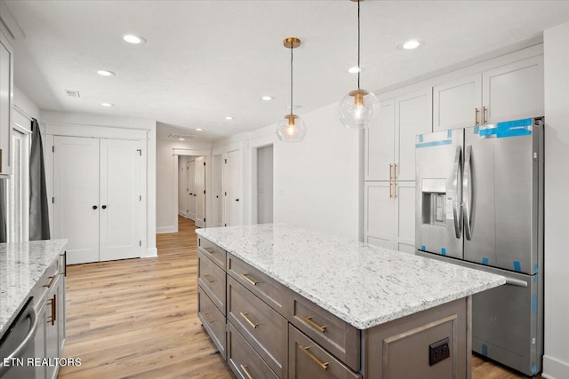 kitchen featuring a kitchen island, light wood-style flooring, recessed lighting, stainless steel appliances, and pendant lighting