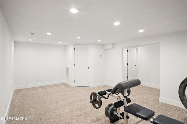 workout room featuring carpet flooring, recessed lighting, visible vents, and baseboards