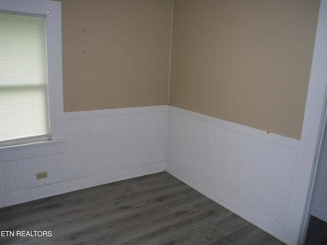 spare room with dark hardwood / wood-style floors