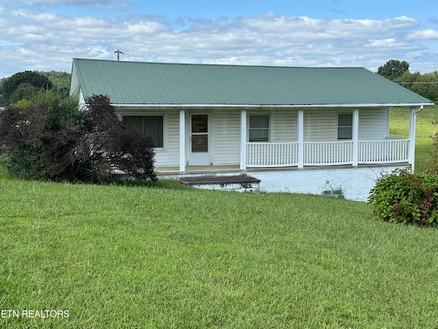 view of front of home featuring a front lawn and a porch