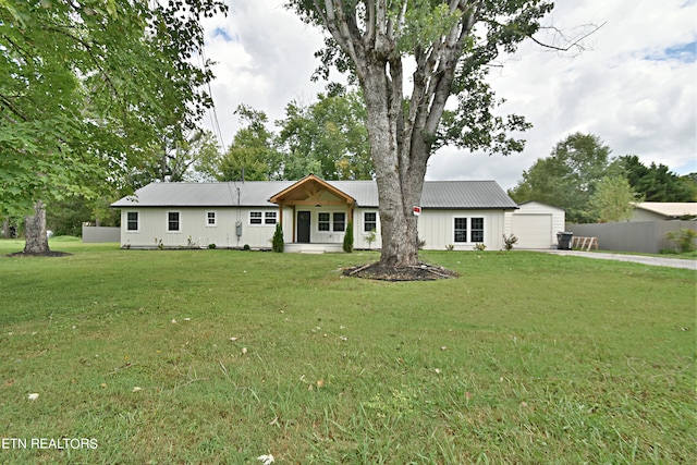 single story home with a front lawn