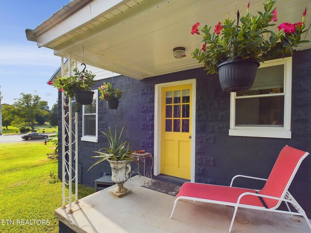 entrance to property featuring a yard