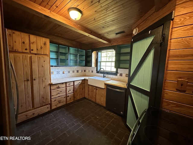 kitchen with backsplash, light countertops, a sink, and dishwasher