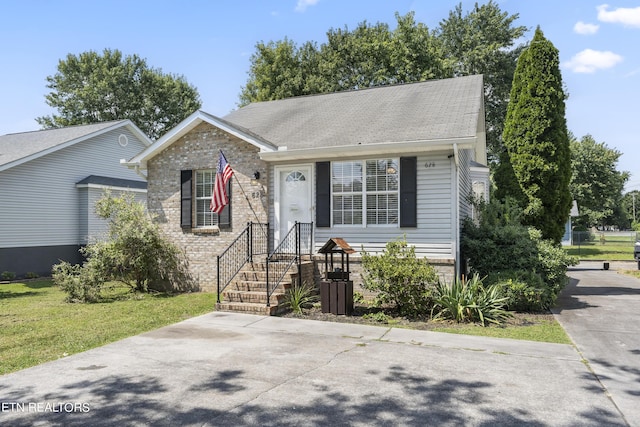 view of front of home with a front lawn