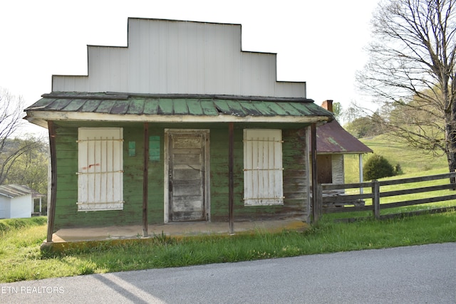 view of front of property