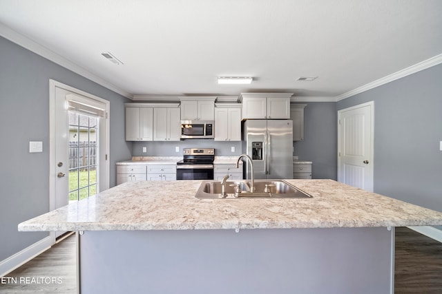 kitchen with dark hardwood / wood-style flooring, sink, an island with sink, and stainless steel appliances