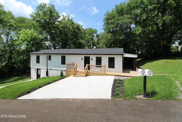 view of front of house with a front yard