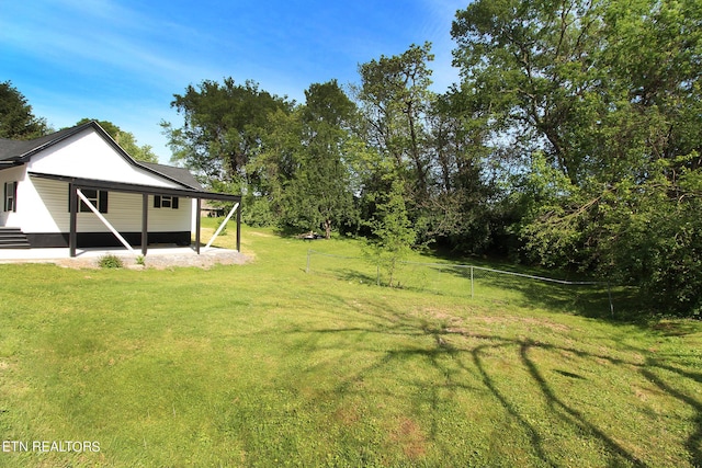 view of yard featuring fence