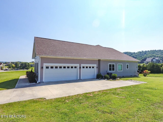 view of front of property featuring a garage and a front lawn