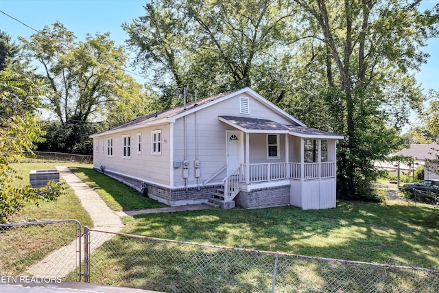 view of front facade with covered porch and a front yard