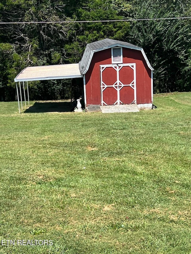 view of outdoor structure featuring a yard