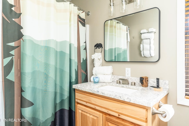 bathroom featuring a shower with curtain and vanity