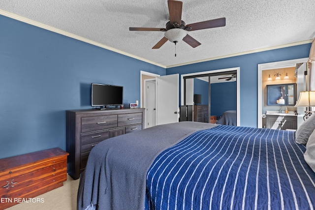 bedroom with connected bathroom, a closet, light colored carpet, a textured ceiling, and ceiling fan