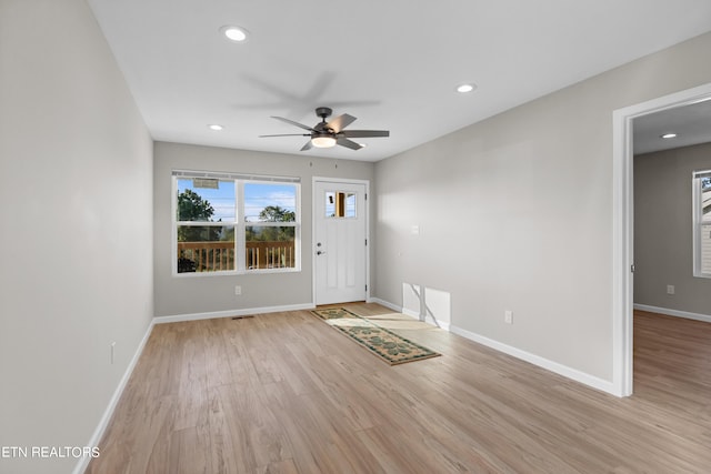 foyer with ceiling fan, light wood finished floors, recessed lighting, and baseboards