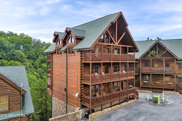 view of front of property with a balcony