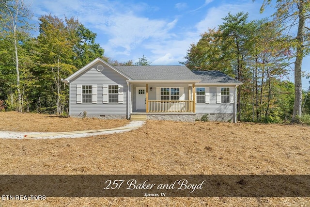 ranch-style home with a porch