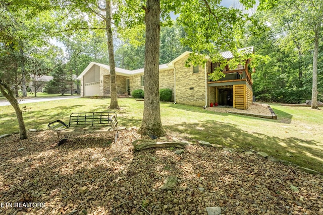 view of yard with a garage