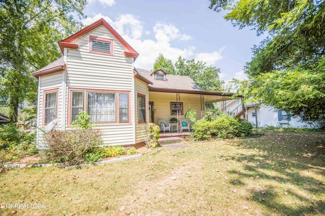 view of front of house featuring a front lawn