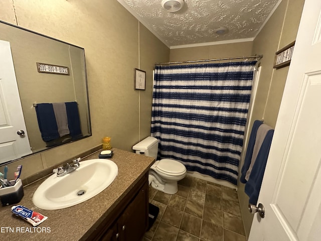 full bathroom with a textured ceiling, toilet, vanity, visible vents, and a shower with curtain