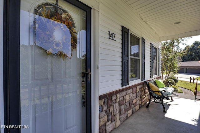 property entrance with covered porch