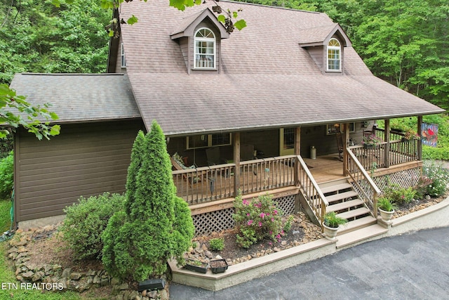 view of front facade featuring a deck