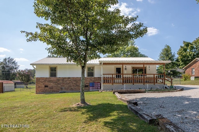 single story home with a porch and a front lawn