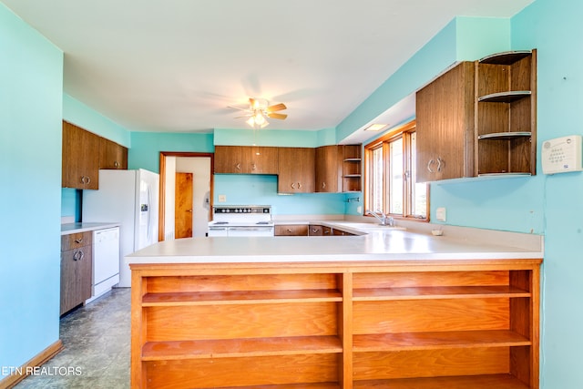 kitchen with kitchen peninsula, sink, white appliances, and ceiling fan