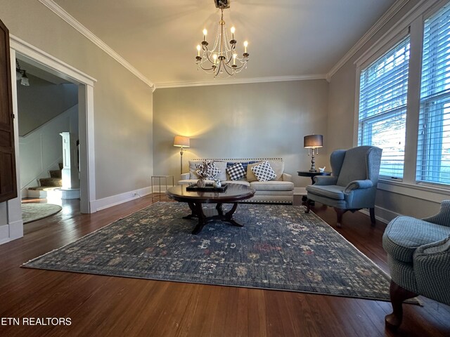 living room featuring crown molding, dark hardwood / wood-style flooring, and an inviting chandelier