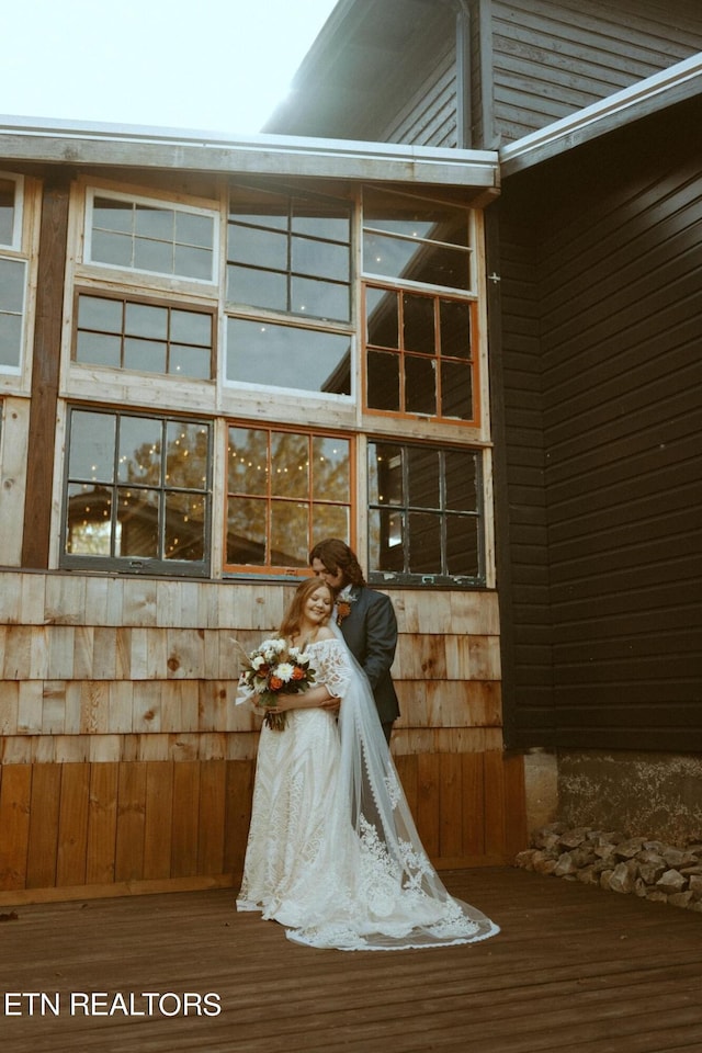 details with wooden walls