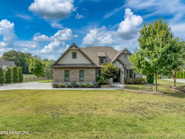 craftsman-style home featuring a front yard