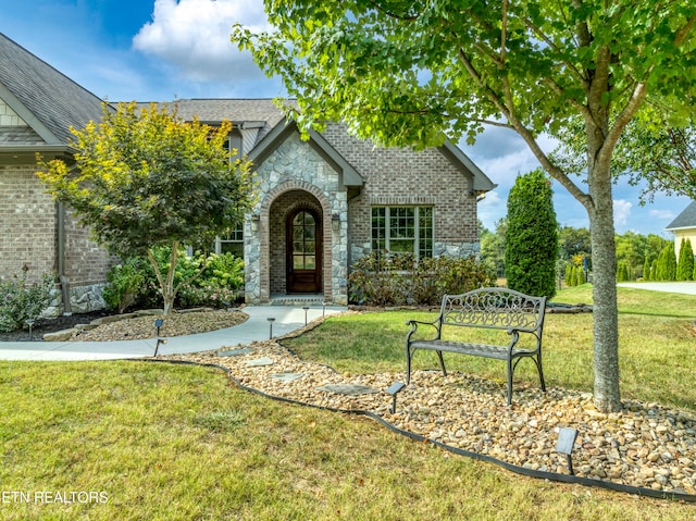 view of front of property with a front lawn