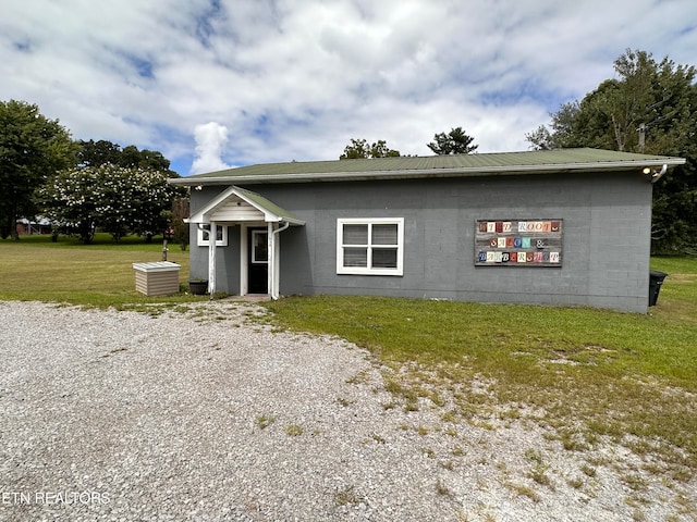 view of front of home with a front yard