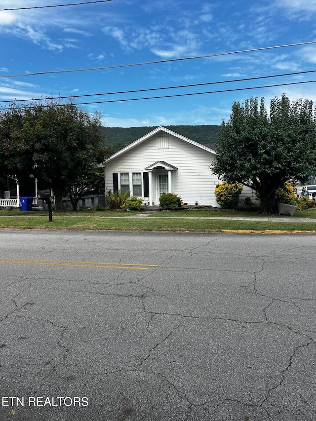 view of front of house