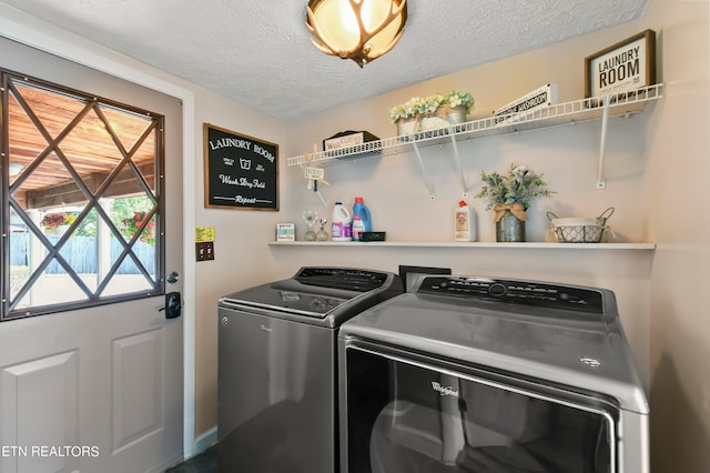 clothes washing area with a textured ceiling and independent washer and dryer