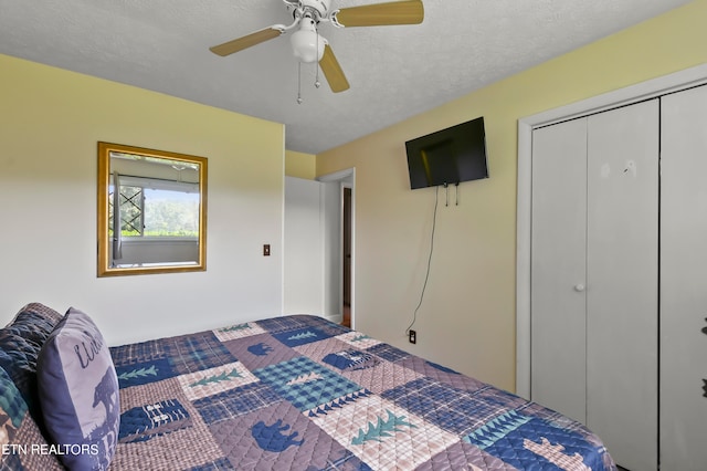 bedroom with a textured ceiling, a closet, and ceiling fan