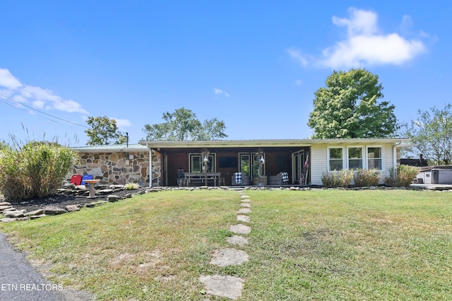 view of front of home featuring a front lawn