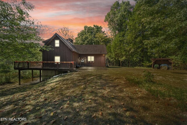 view of front of house featuring a lawn and a wooden deck